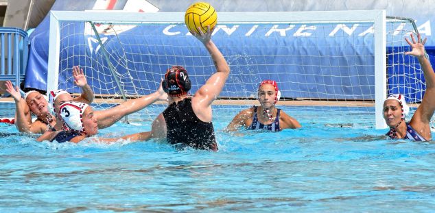 Un instant de l'Assolim Mataró-Roma de Champions. Foto: Àlex Gomà / CN Mataró