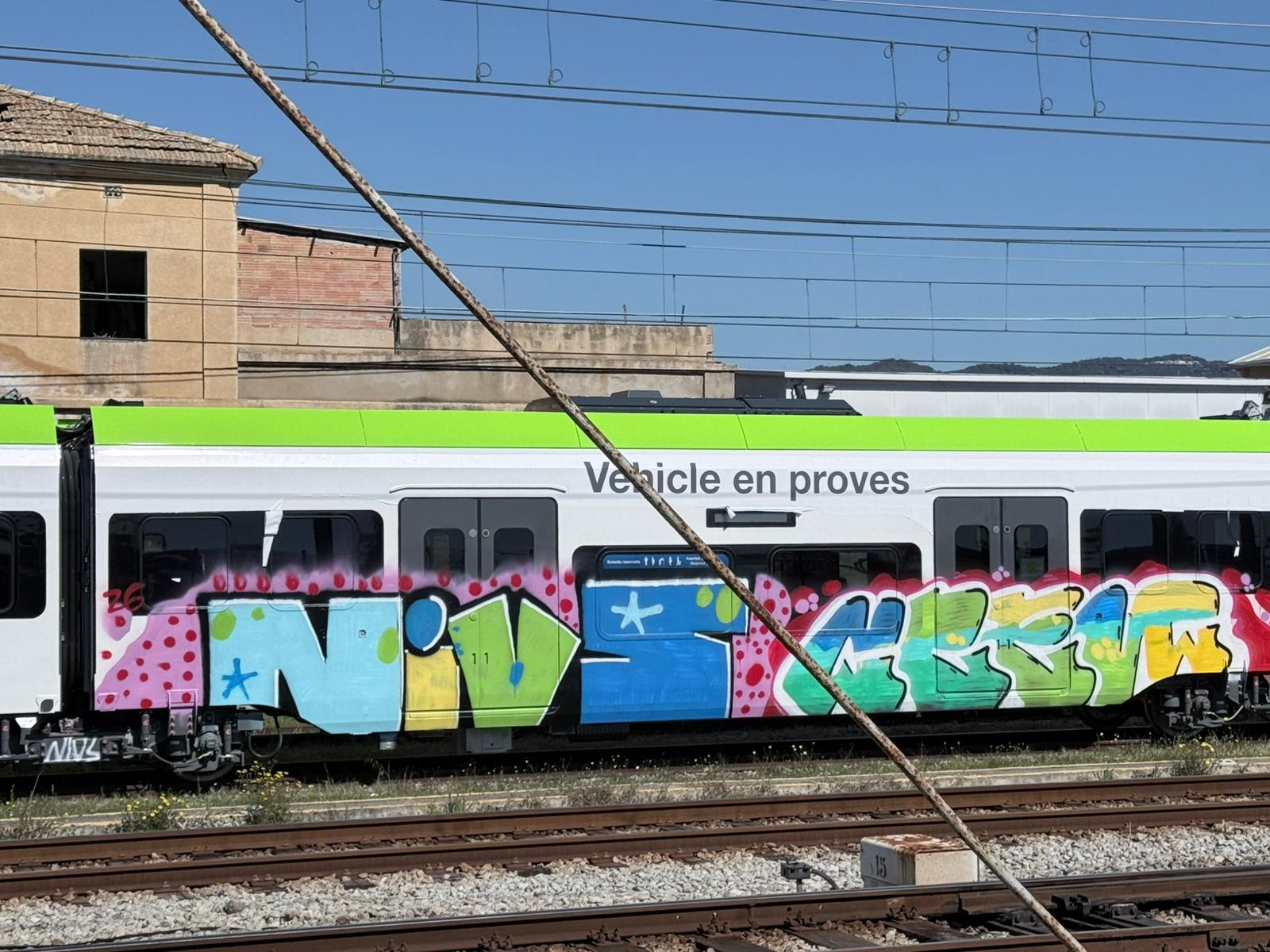 El futur tren a l'Aeroport, vandalitzat als tallers de Renfe a Mataró