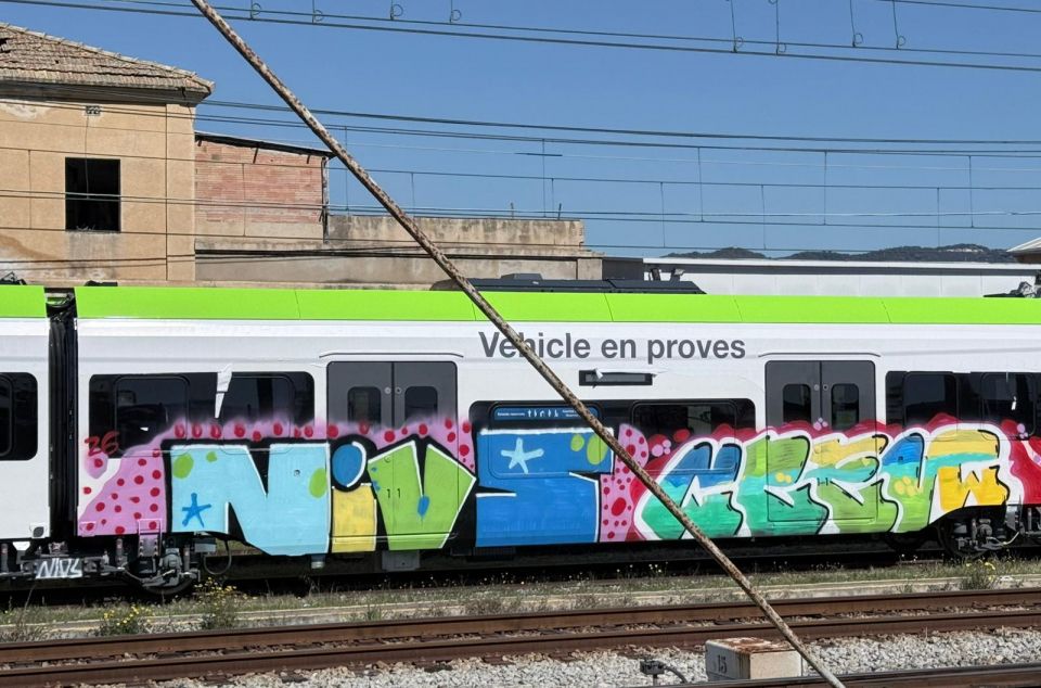 El futuro tren al Aeropuerto, vandalizado en los talleres de Renfe en Mataró