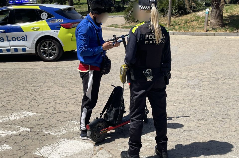 Control de patinets elèctrics als entorns de plaça d'Espanya i el Nou Parc Central