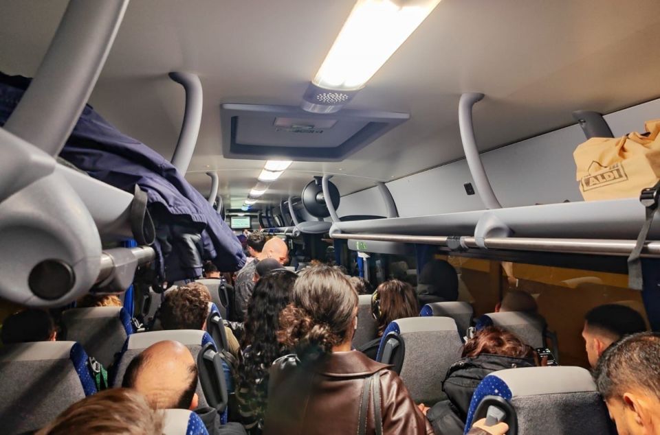 Un dels busos de l'Alt Maresme, ple a vessar. Foto: Cedida