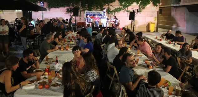 Sopar popular amb motiu de la Diada. Foto: Lluís Rugama