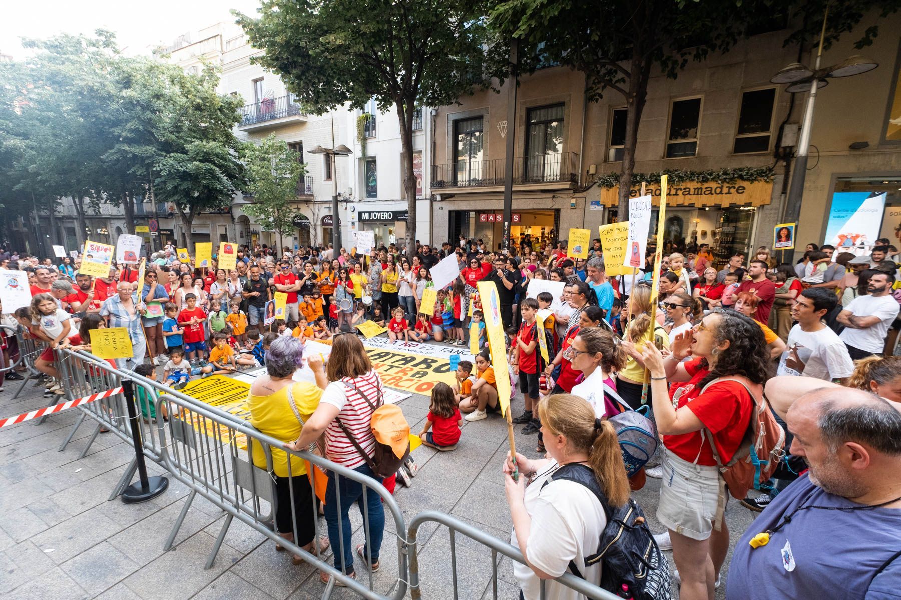 Tornen les protestes contra les retallades a l'escola pública. Foto: R. Gallofré