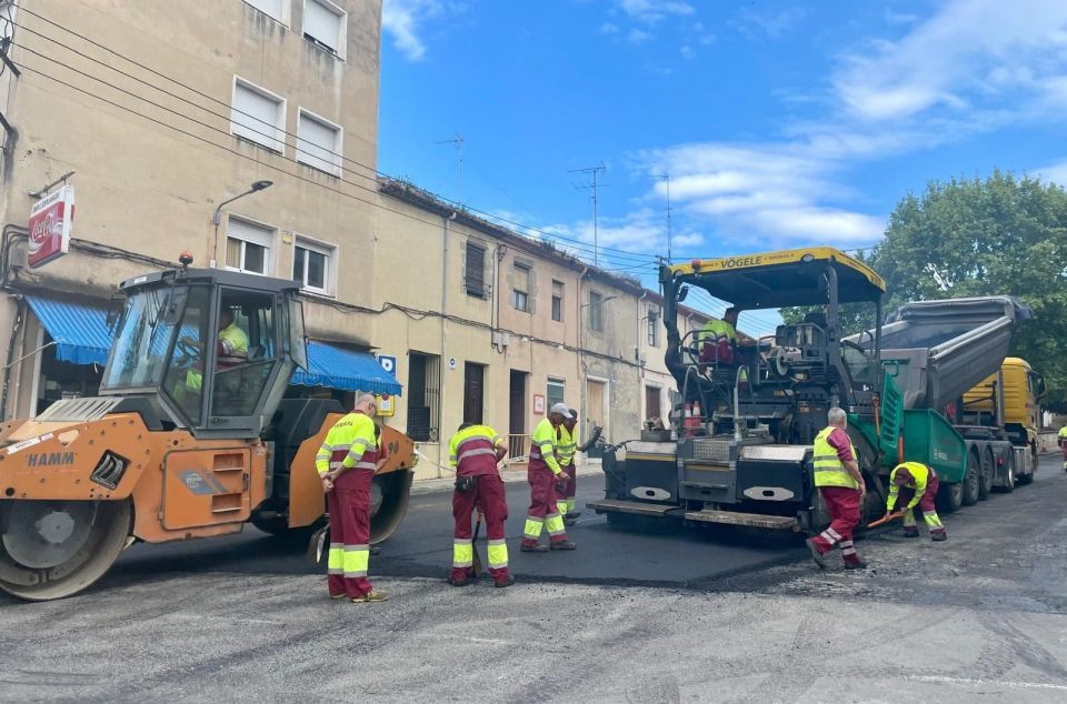 Asfaltat de carrers, un clàssic de les inversions provinent de romanents Asfaltat de carrers, un clàssic de les inversions provinent de romanents
