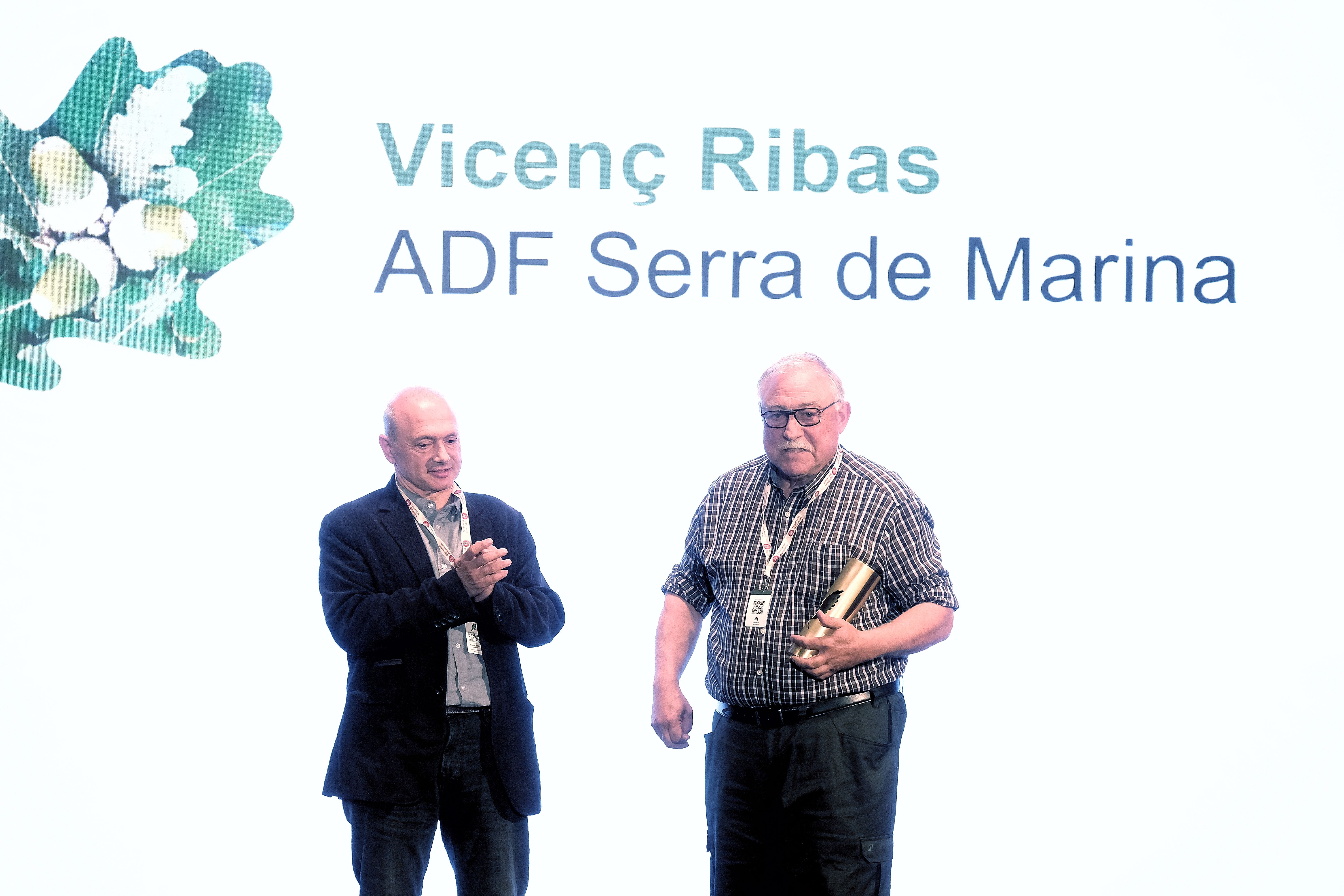 Vicenç Ribas, amb el seu premi.