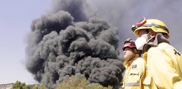 Dos ADF a l'incendi d'Òrrius. Foto: ACN Dos ADF a l'incendi d'Òrrius. Foto: ACN