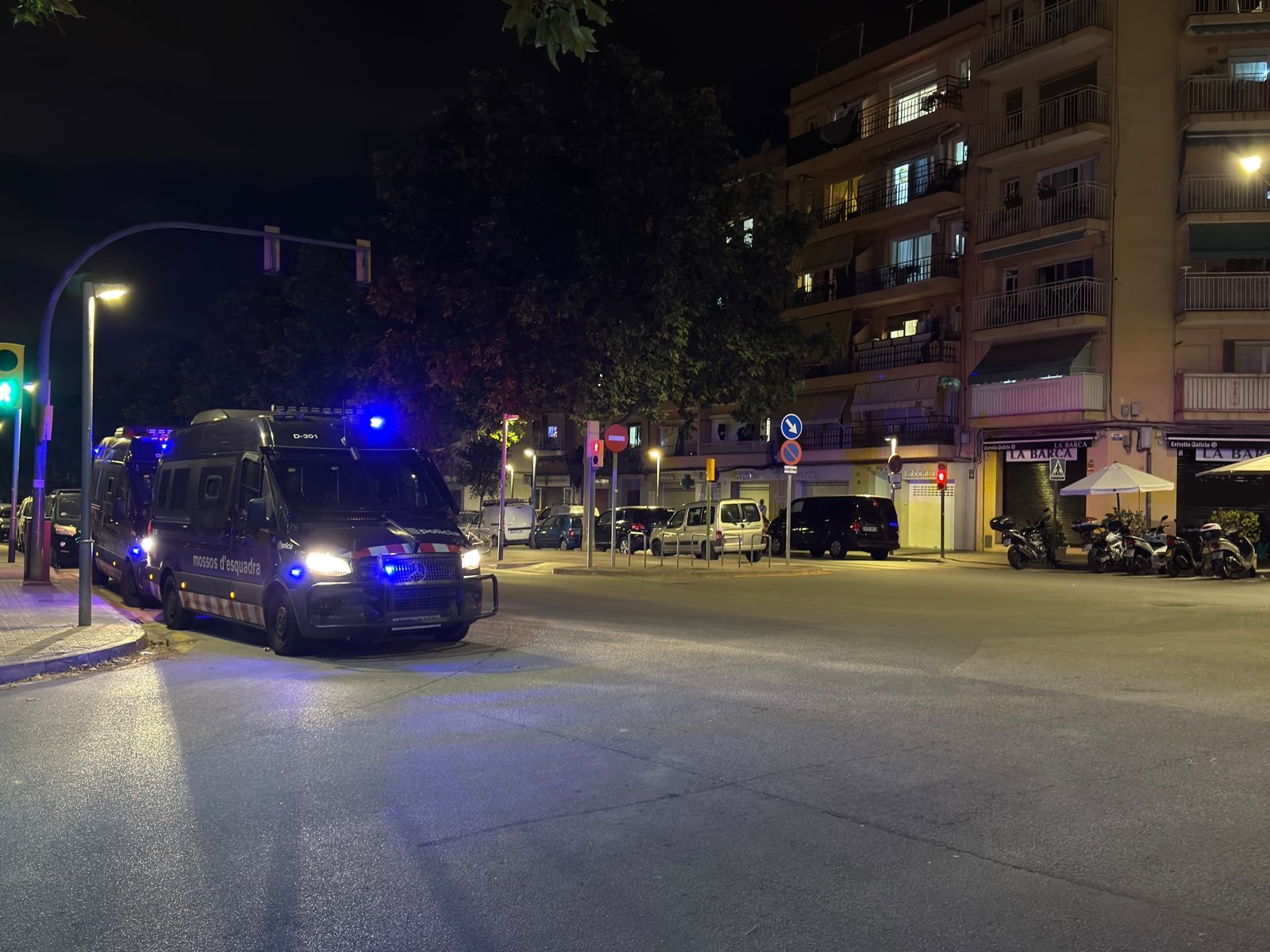 Unitats antiavalots de Mossos a Cerdanyola. Foto: R. G.