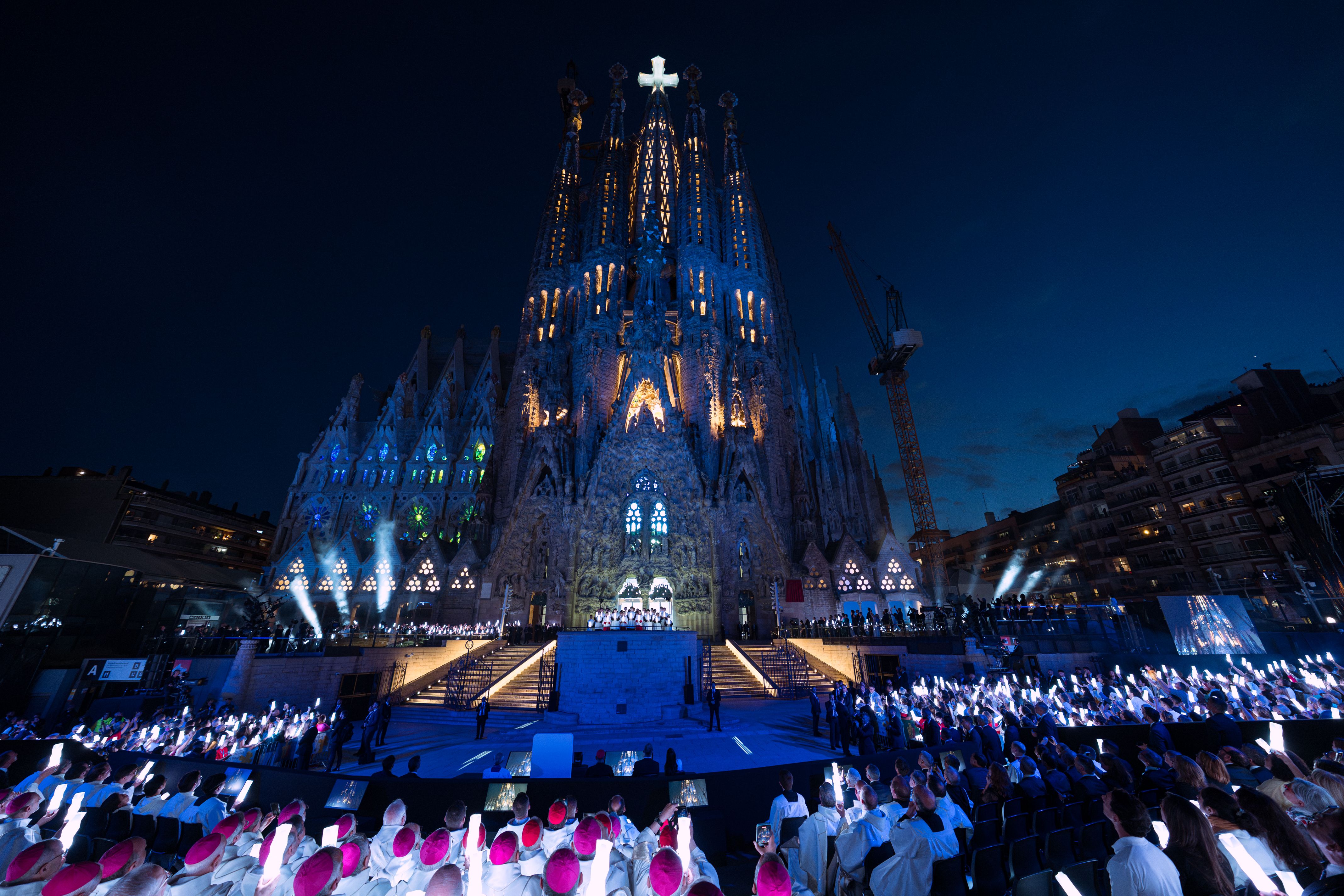 L'encesa de la Torre de Jesús durant la visita del Papa. Foto: ACN