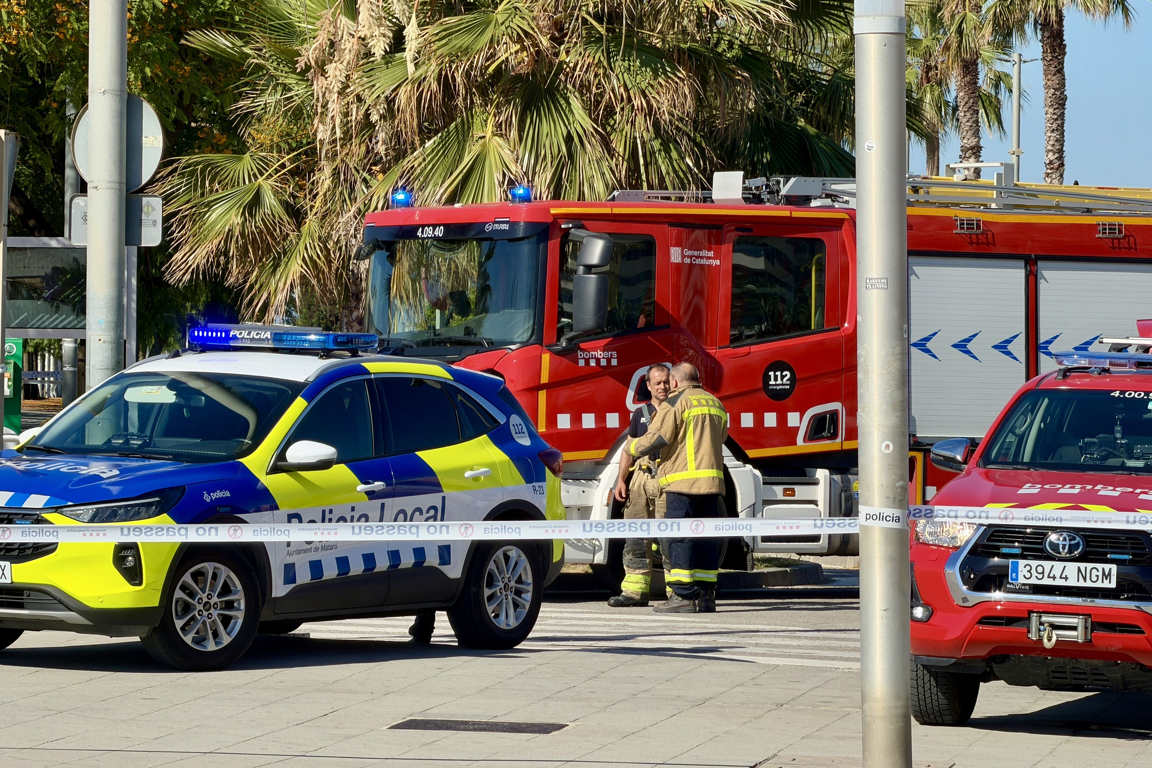 Bombers i policia en una intervenció a Mataró. Foto: ACN