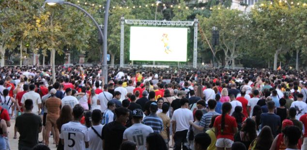 Pantalla gegant a Mataró per la final de l'Eurocopa 2024. Foto. J.Merino Pantalla gegant a Mataró per la final de l'Eurocopa 2024. Foto. J.Merino