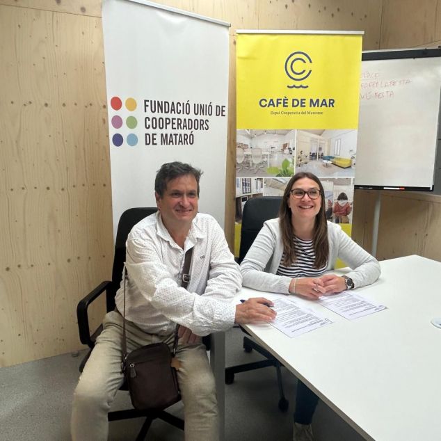Signatura del conveni entre FUCM i Associació Vidre Bufat