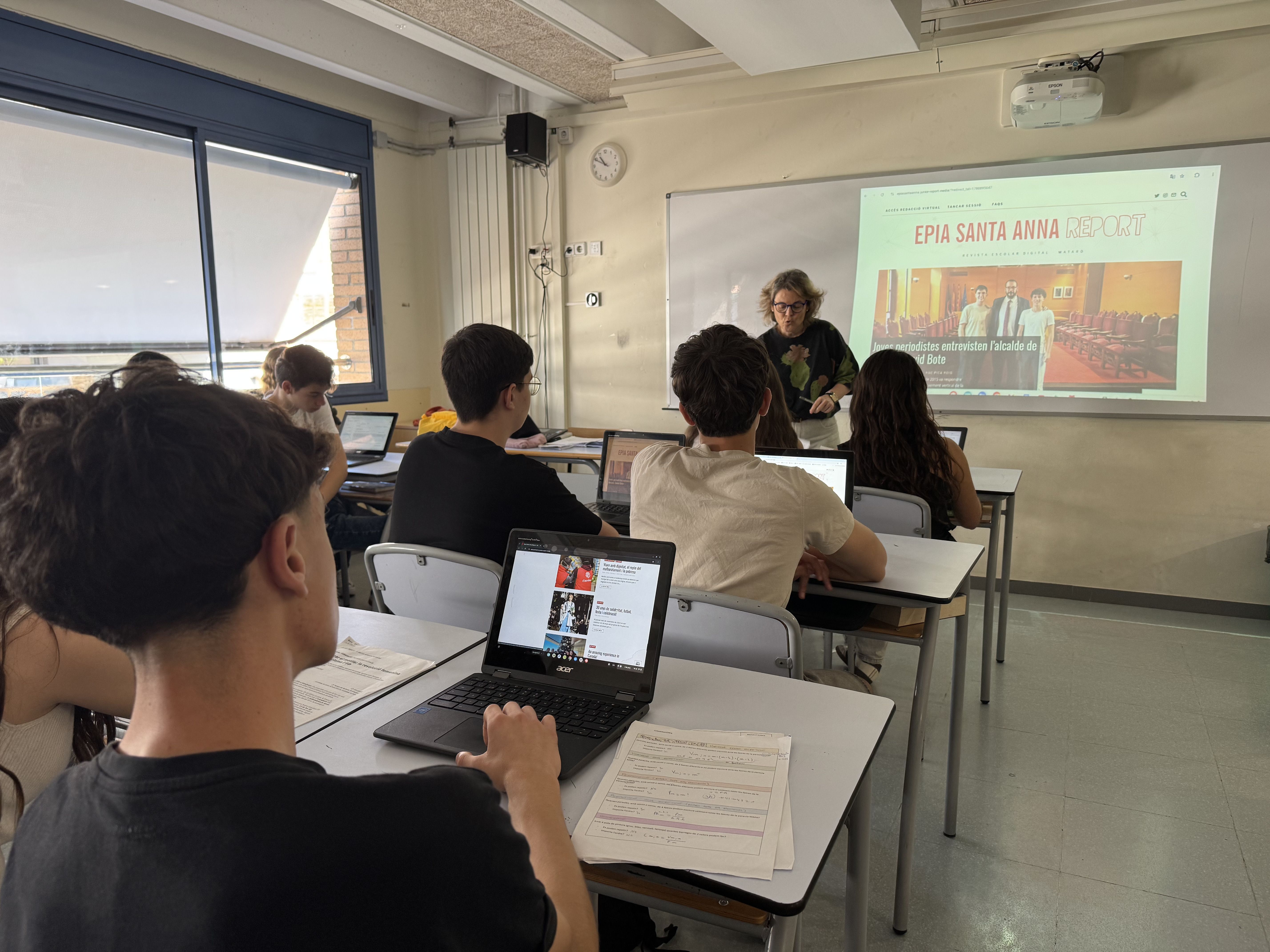 Una classe de revista escolar a l'Escola Pia Santa Anna de Mataró 2