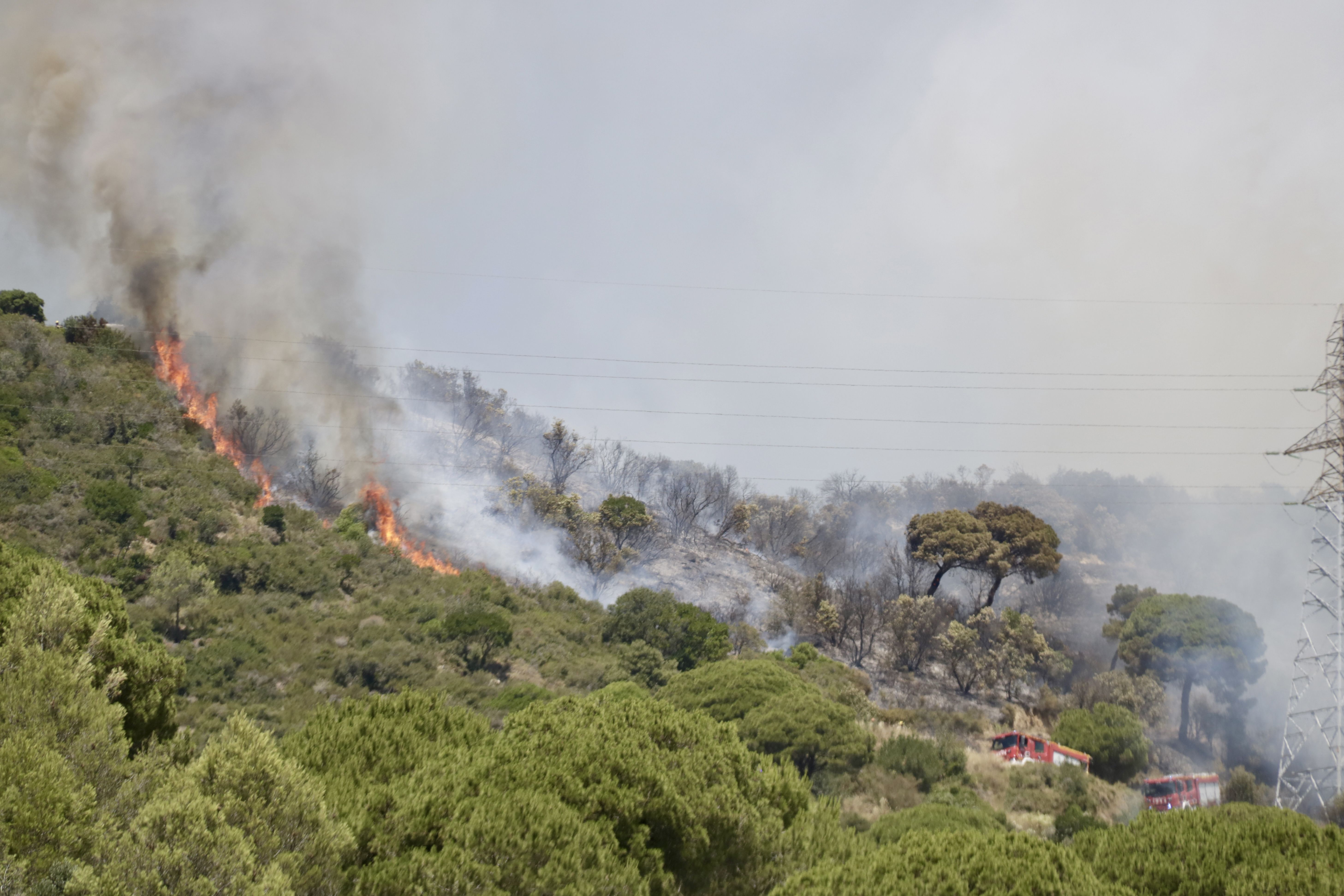 L'incendi a l'alçada de Montgat. Foto: ACN
