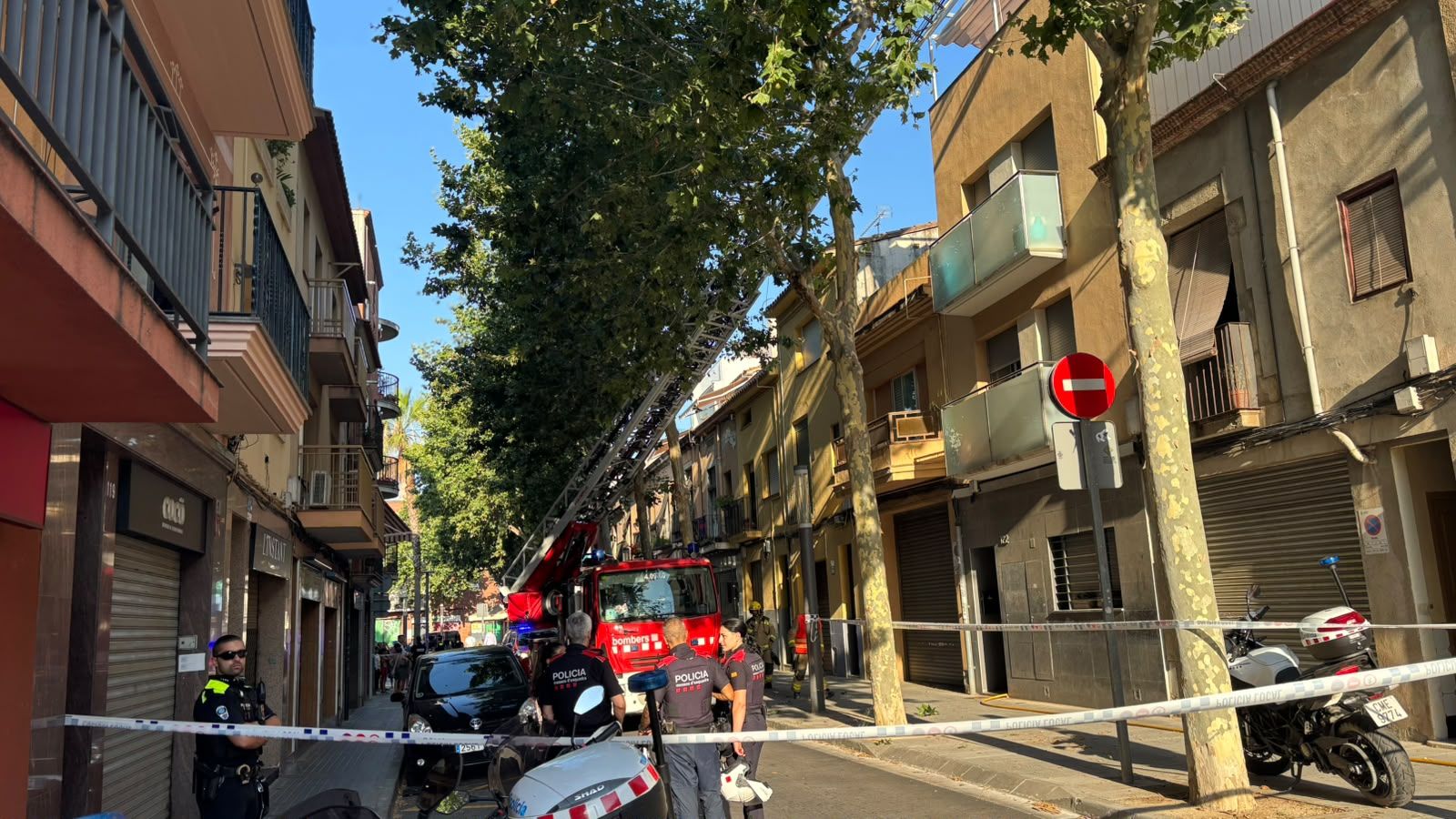 Els Bombers, intervenint al Camí Ral