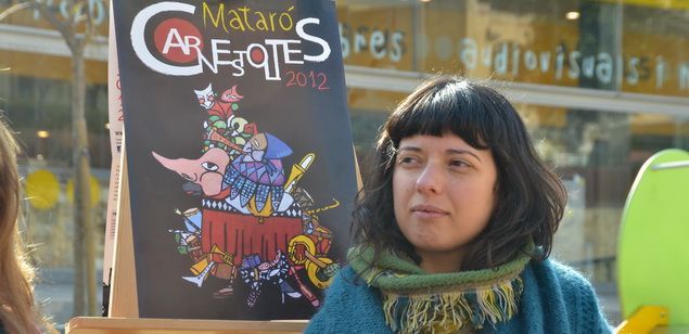 Núria Palau, amb el cartell de la festa
