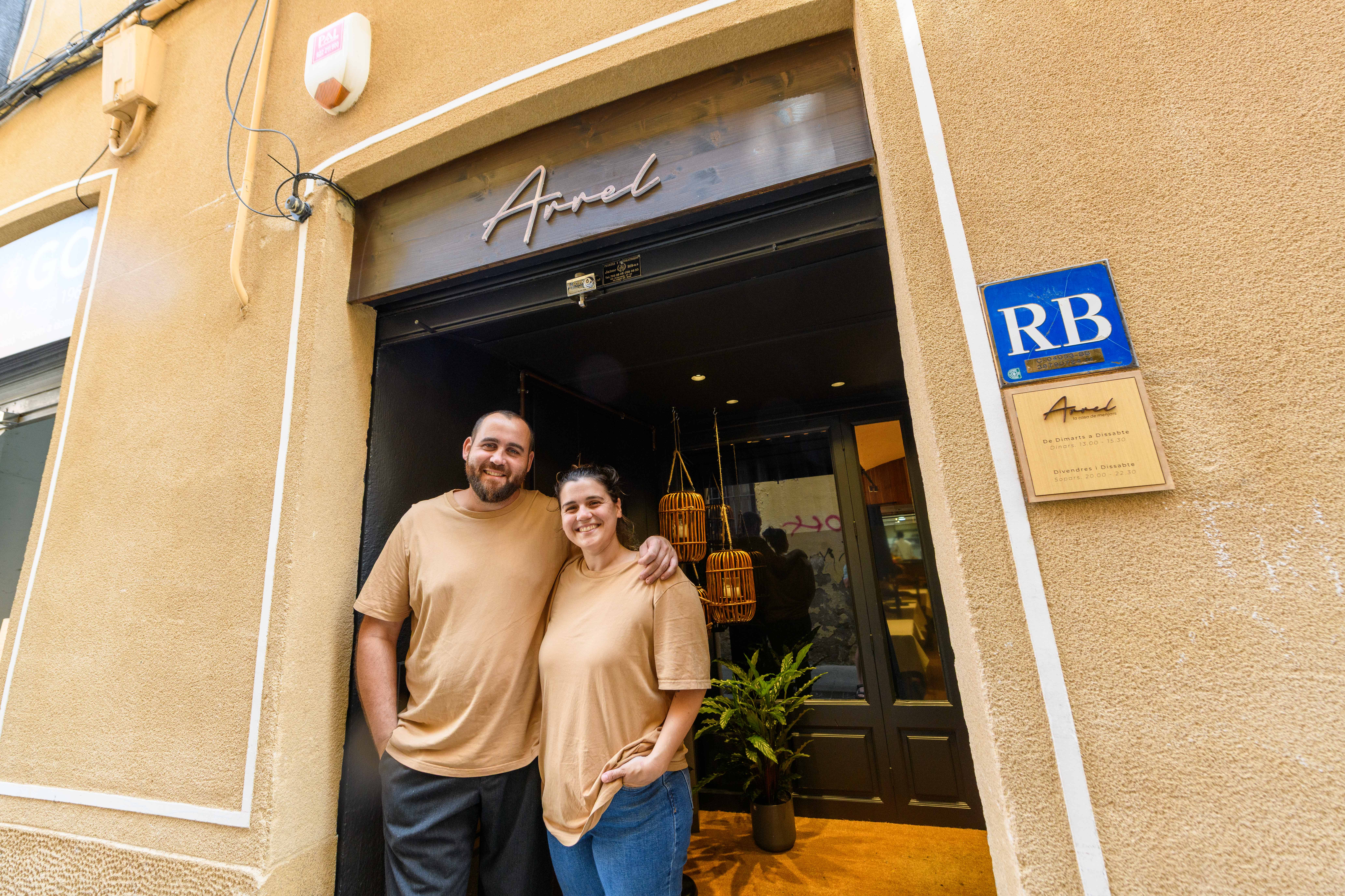 Robert Lechuga y Esther Gómez, propietarios del restaurante Arrel