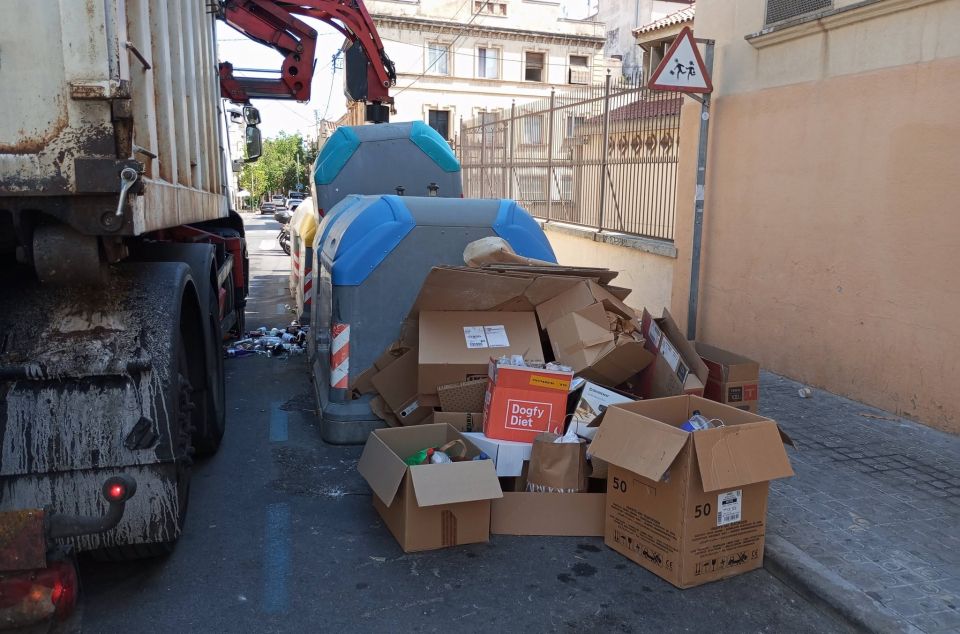 Contenidors al carrer Iluro