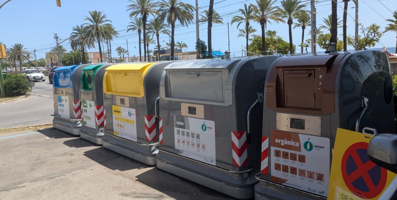 Contenidors tancats al front marítim