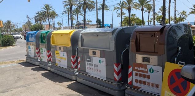 Contenidors tancats al front marítim