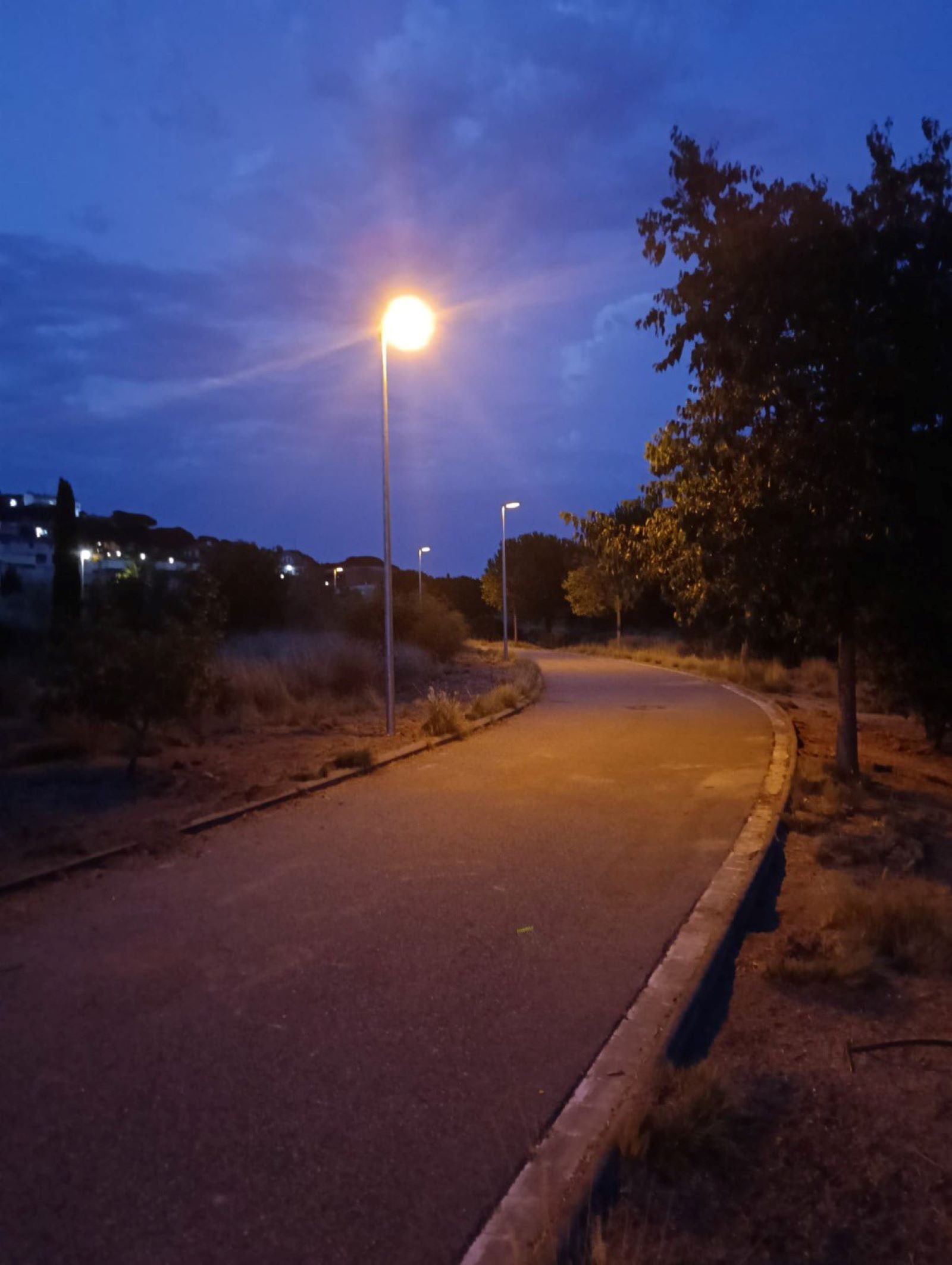 Camí dels Contrabandistes amb el nou enllumenat. Foto: Ajuntament