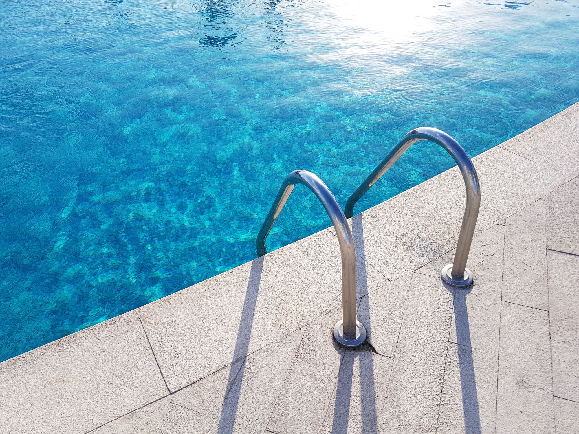 El succés va passar en una piscina comunitària El succés va passar en una piscina comunitària