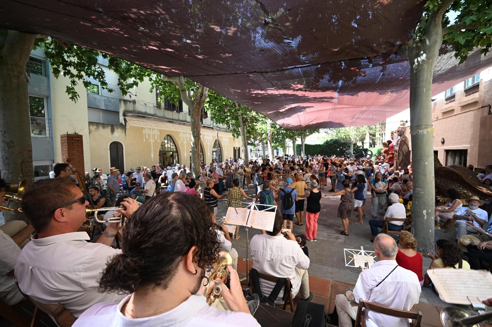 Sardanes a la Residència. Foto: Ajuntament