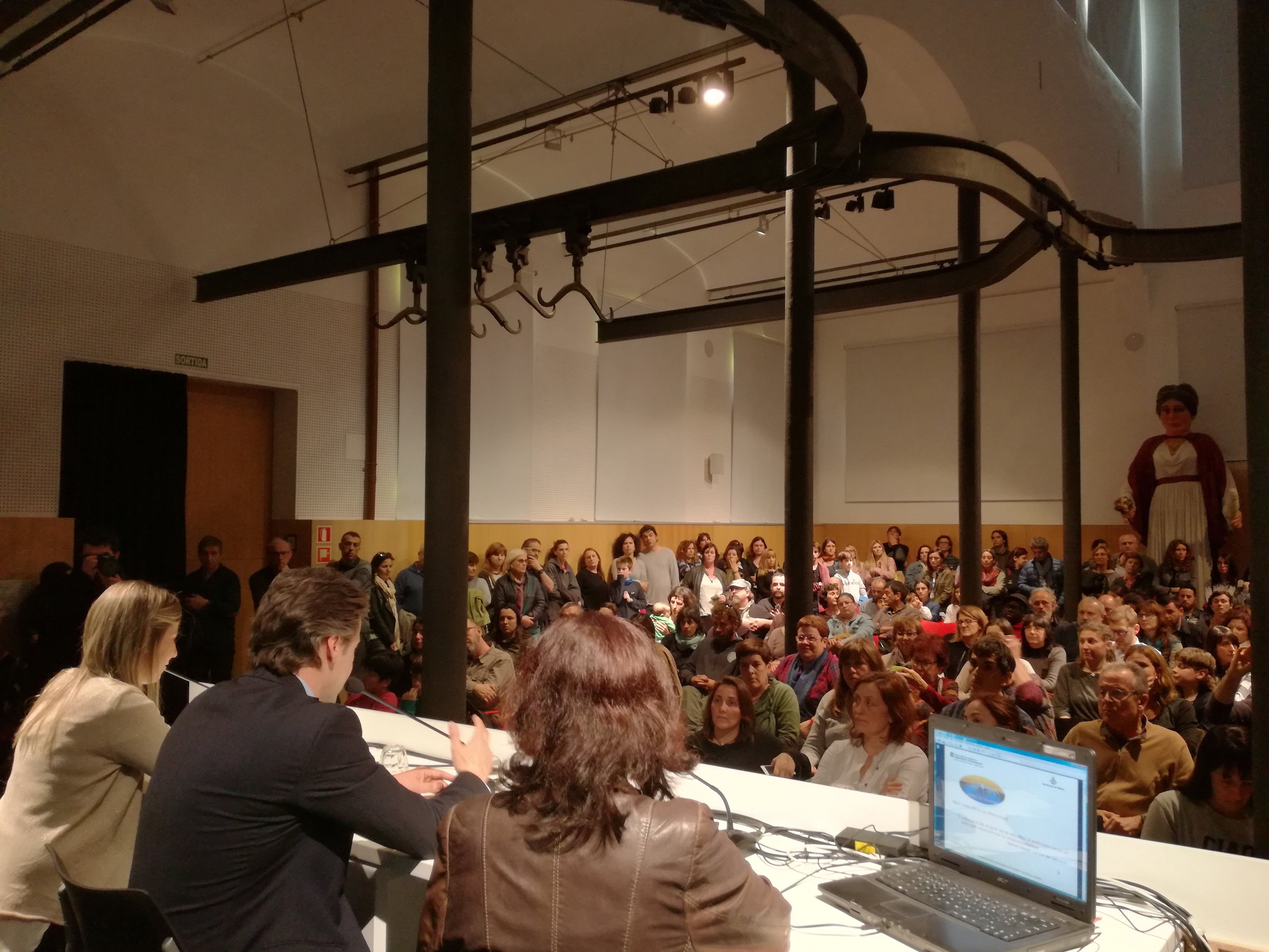 La sala plena durant la presentació del projecte de l'Institut Les Cinc Sènies