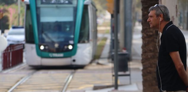 El tren-tram, una alternativa de transport públic a l'allargament de la C-32. Foto: ACN