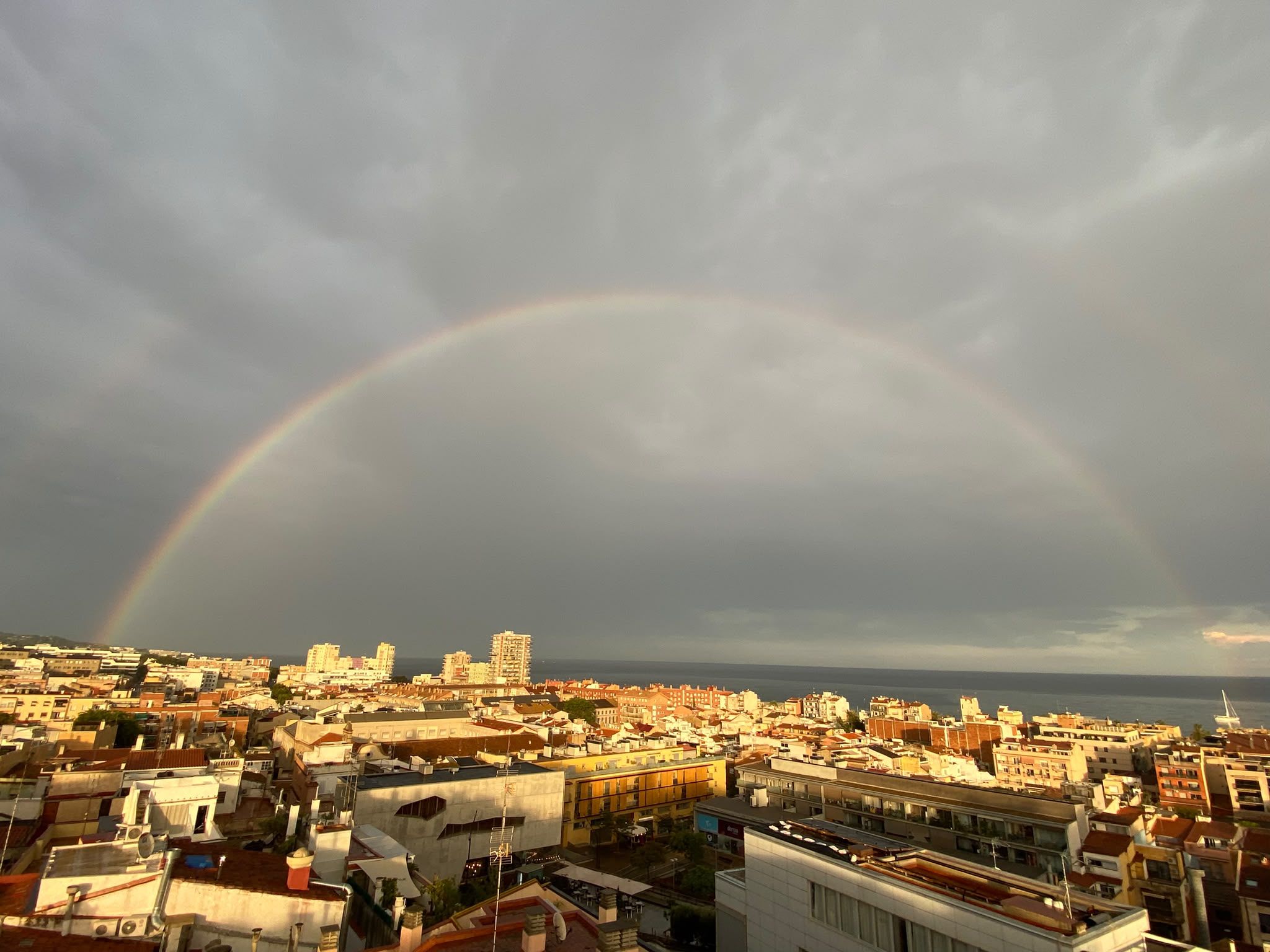 L'arc de Sant Martí, aquest dijous a Mataró. Foto: OR