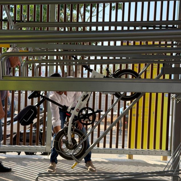 Estacionant una bicicleta Estacionant una bicicleta
