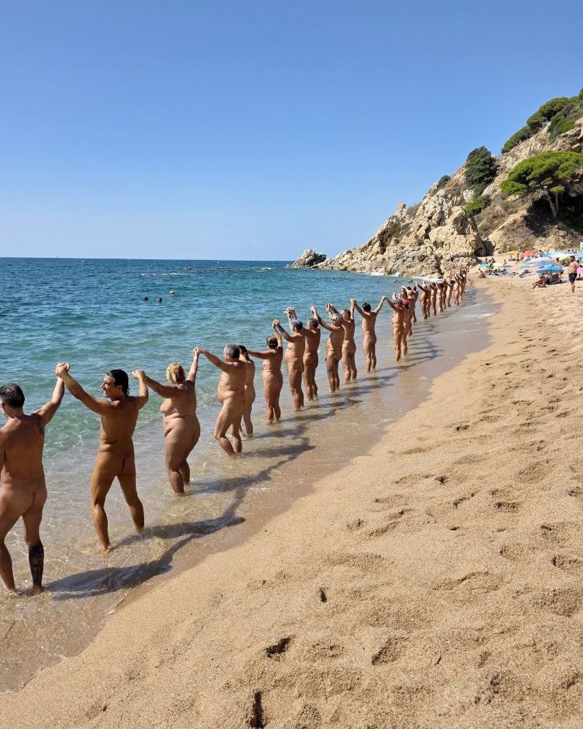 L'acció de protesta a Cala Vinyeta