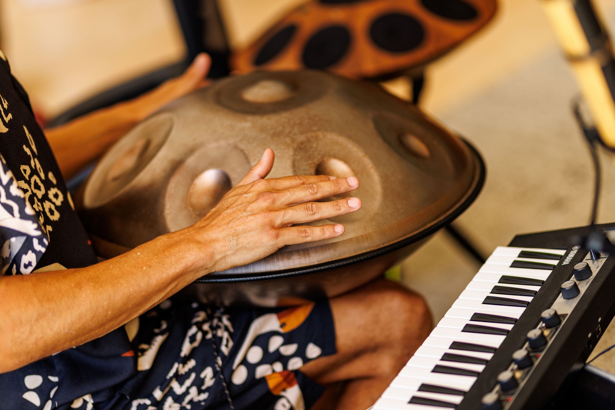Els tallers inclouen grups de percussió amb instruments com el handpan o steel drum