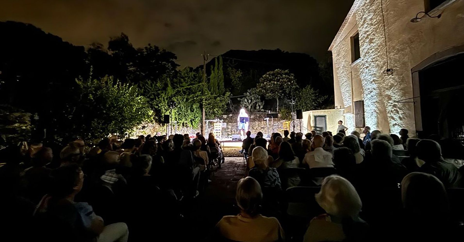 Poetes sota la lluna, en una edició anterior