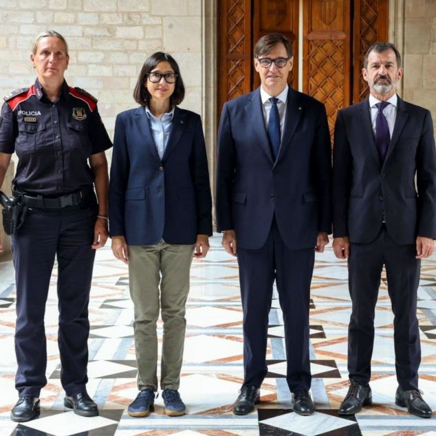 Catà, a l'esquerra, amb la Consellera, el President i el Director d'Interior. Foto: ACN