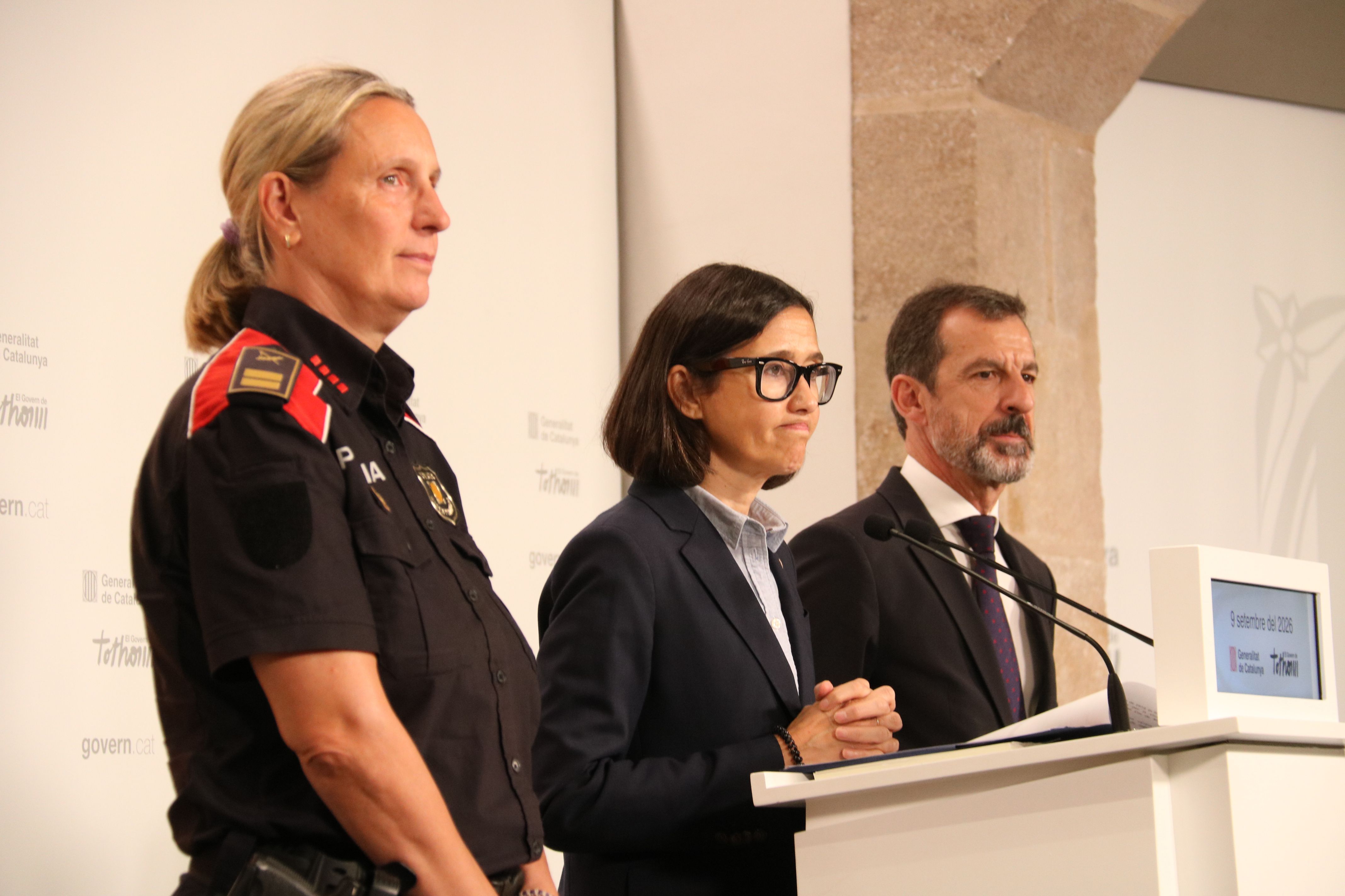 Catà, a l'esquerra, a la roda de premsa posterior a la seva presentació. Foto: ACN