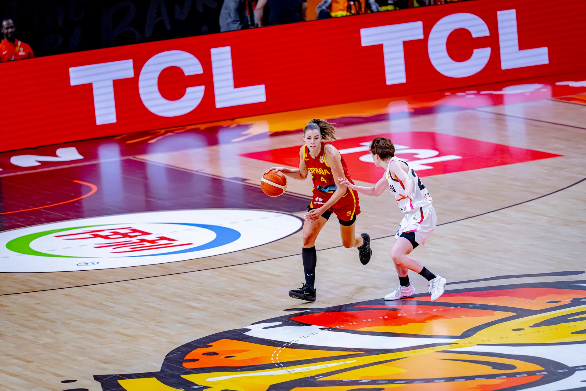 Mariona Ortiz dirigeix el joc de la selecció espanyola. Foto: FEB.