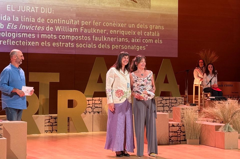 Tallada, rebent el premi. Foto: ACN