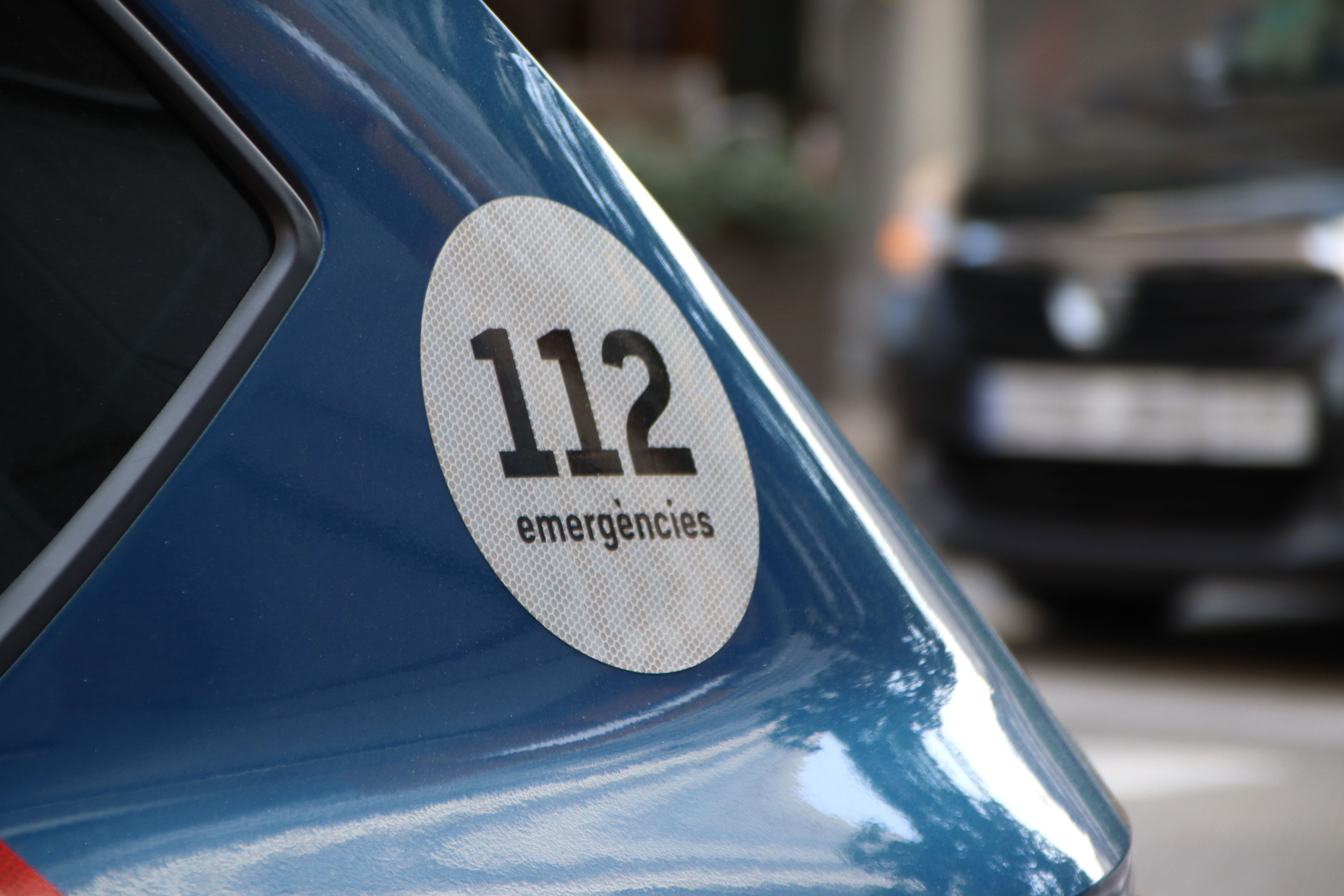 Cotxe dels Mossos amb el 112 visible. Foto: ACN