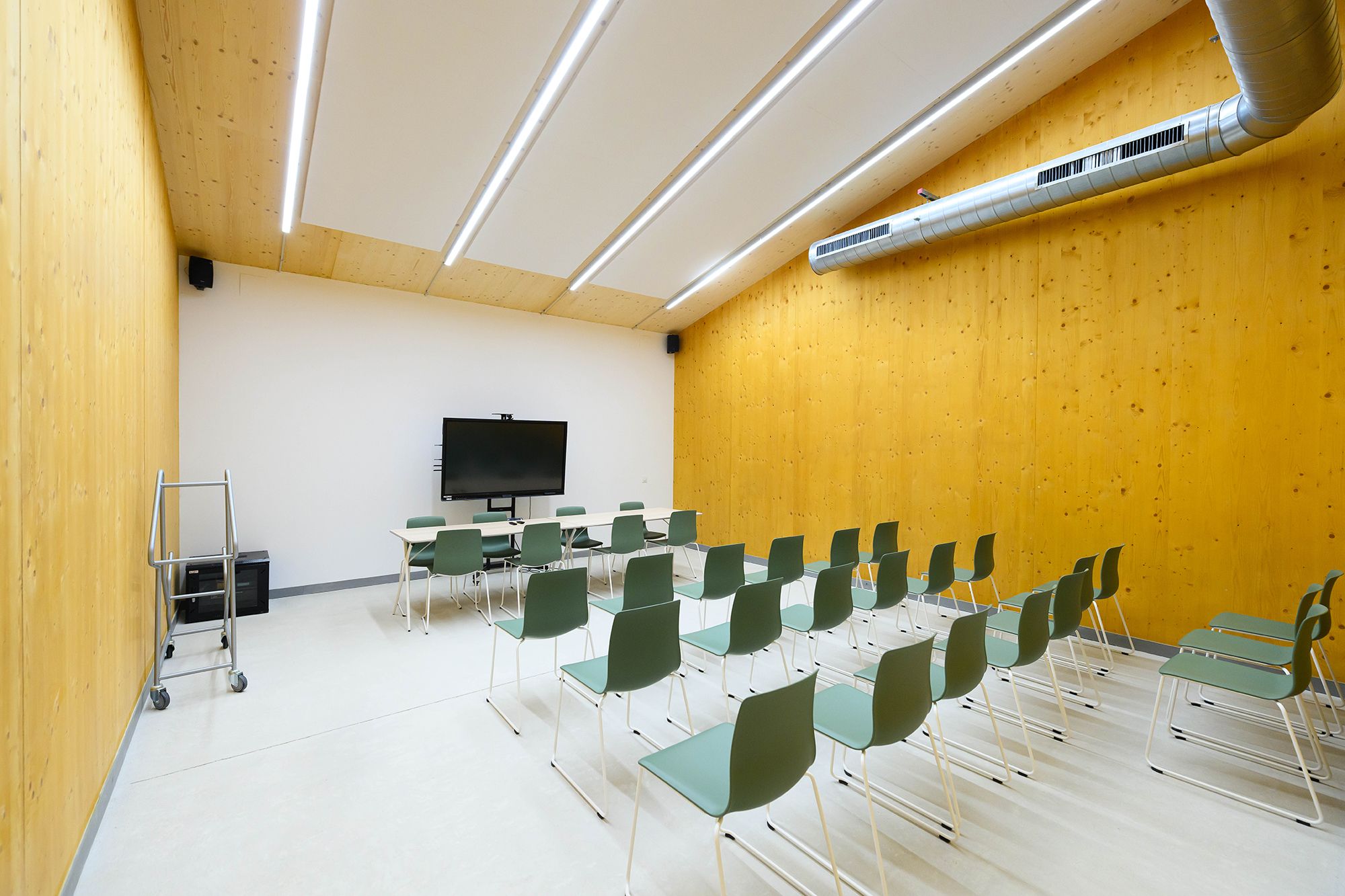 Sala d’actes del propi centre, ideal per a visites, escoles o reunions | R. G