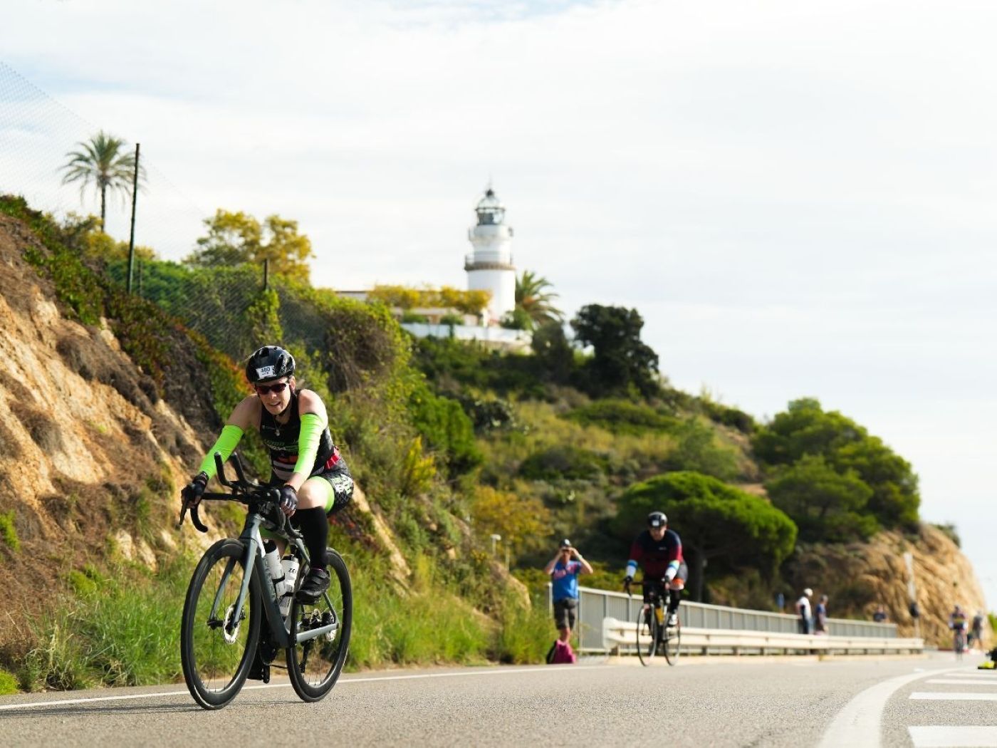 Imatge de L'N-II tallada aquest diumenge al Maresme per l'Ironman de Calella