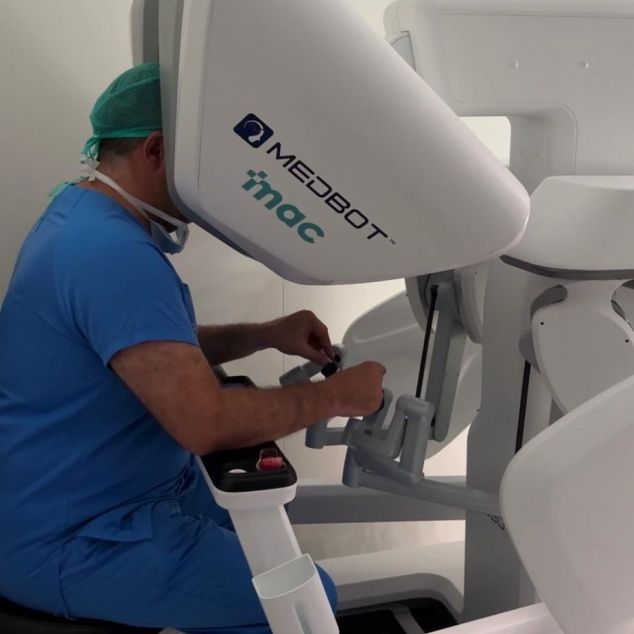 El robot, a mtja operació