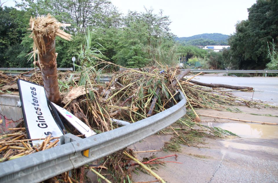 Carretera a l'entorn d'Òrrius, on hi ha hagut esllavissades. Foto: ACN