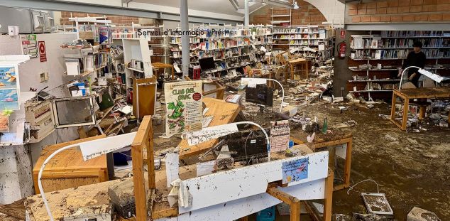 Els estralls a la biblioteca de Palafolls pel temporal.Foto: ACN