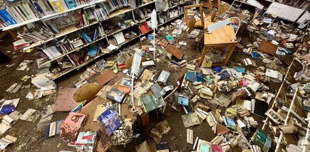 Els estralls a la biblioteca de Palafolls pel temporal.Foto: ACN