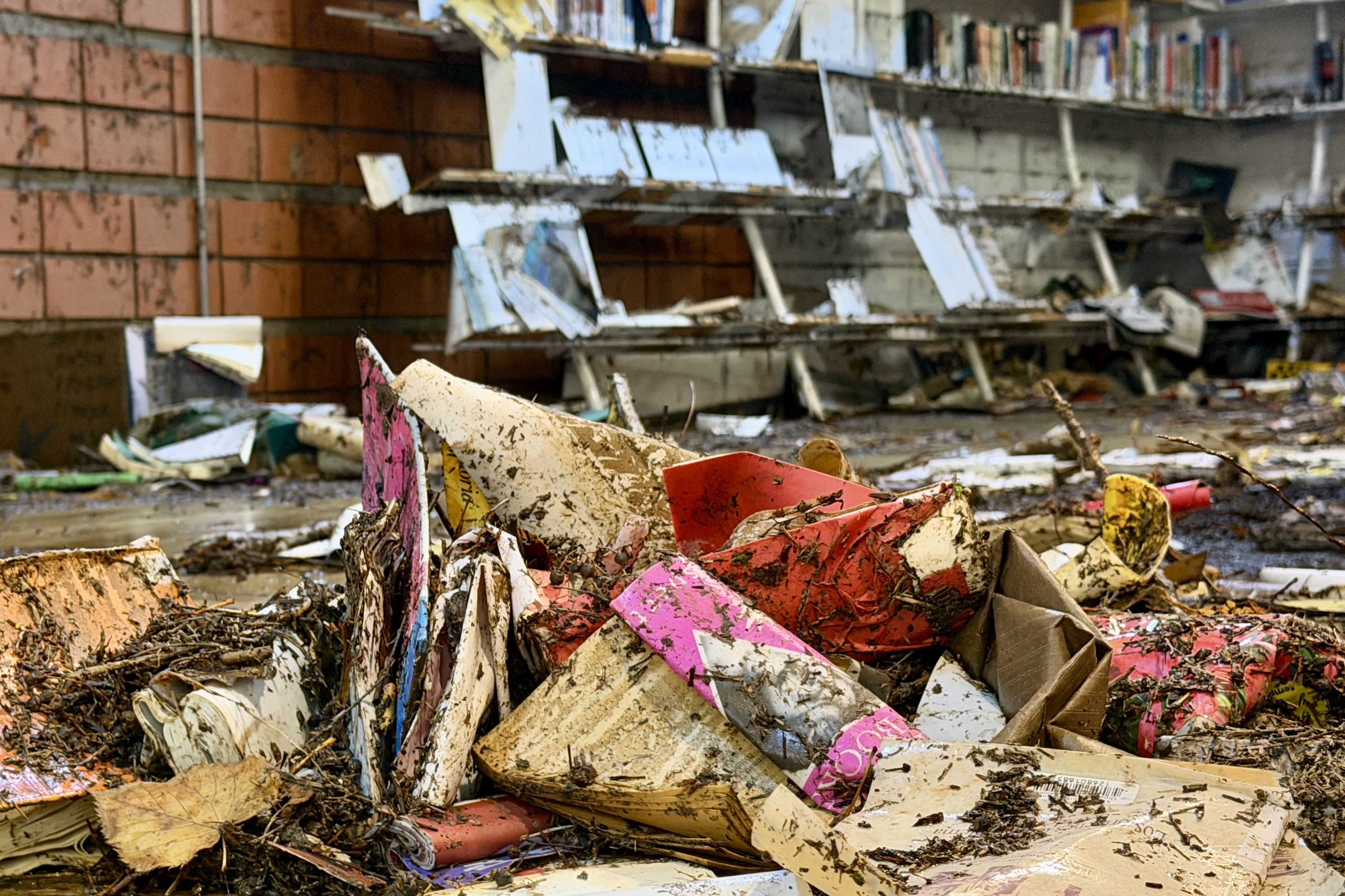 Biblioteca inundada de Palafolls. Foto: ACN