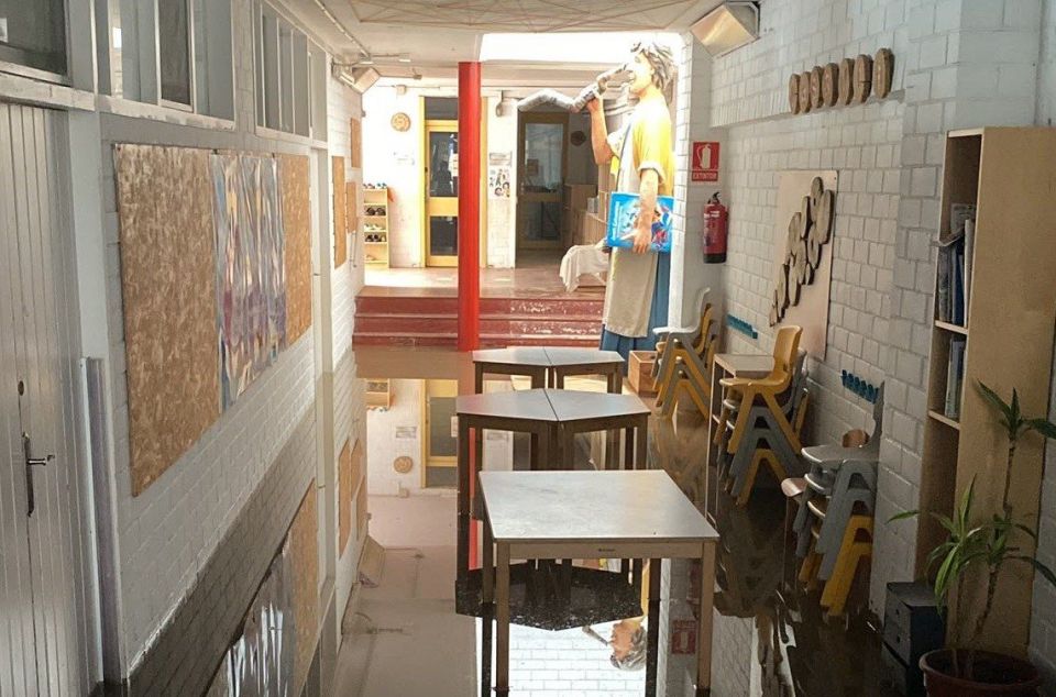 Escola Joan Coromines, amb aigua a l'interior. Foto: Ajuntament Escola Joan Coromines, amb aigua a l'interior. Foto: Ajuntament