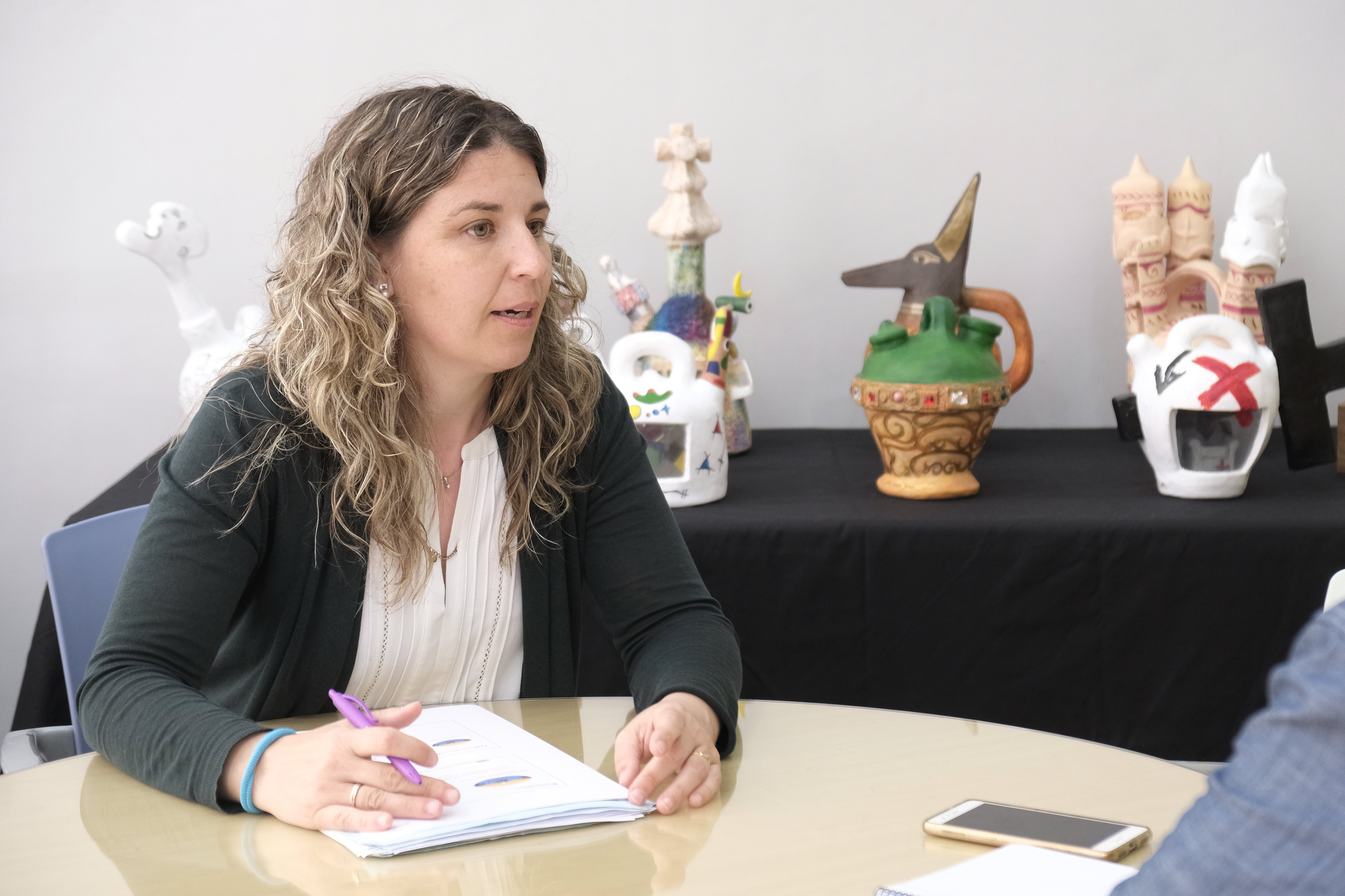 Carina Torres, directora de l'Institut Les Cinc Sènies, durant l'entrevista
