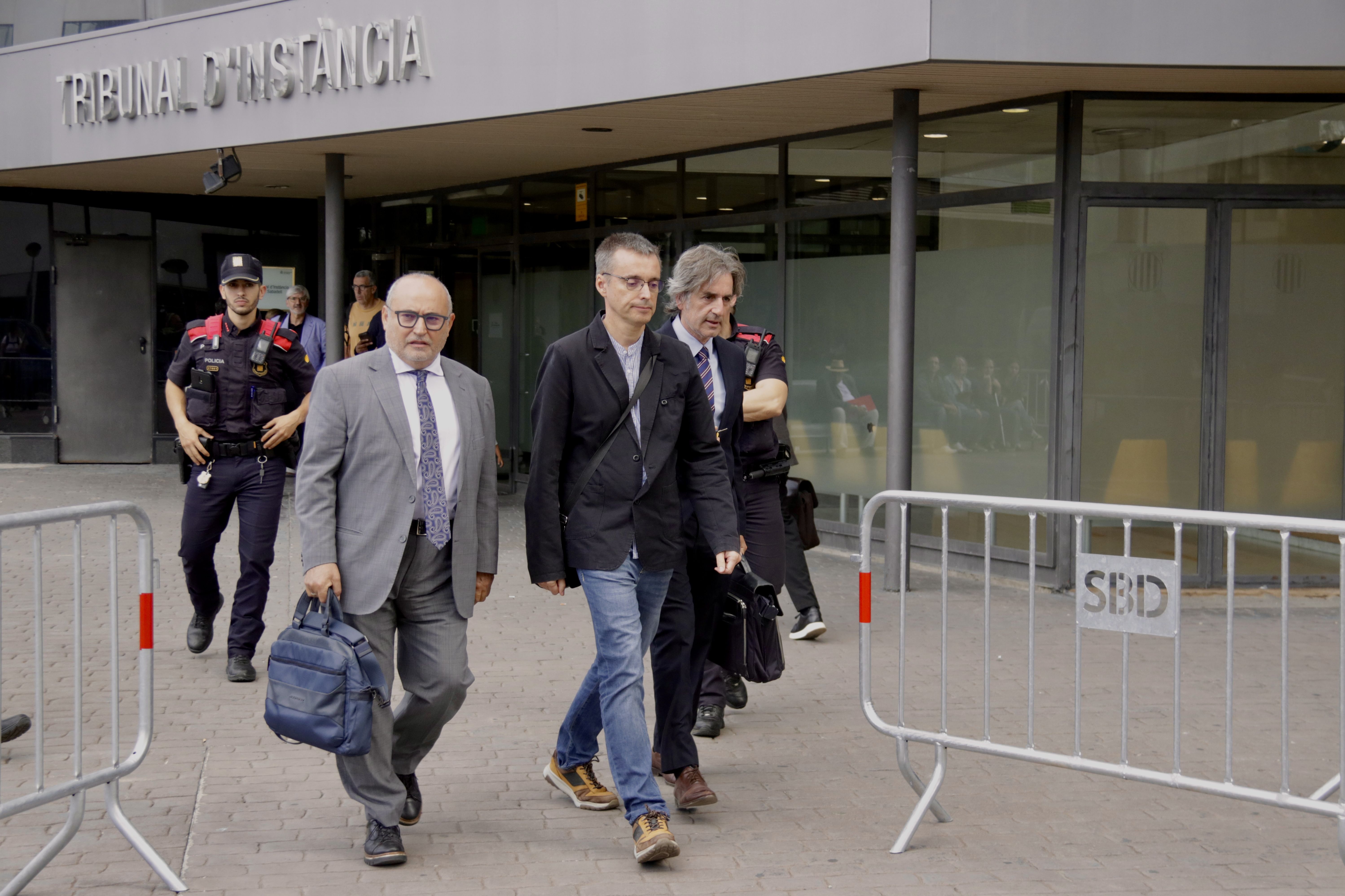 Laiglesia sortint dels jutjats de Sabadell aquest divendres. Foto: ACN