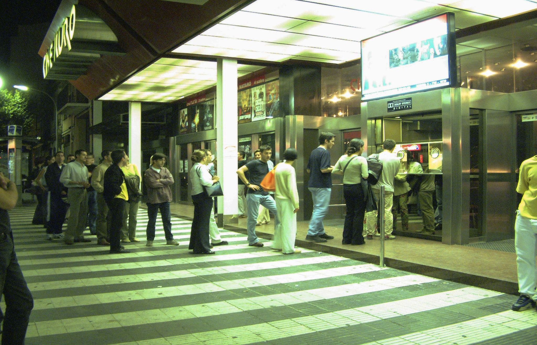 2001 Cues taquilles Cine Iluro