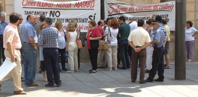2001 Protestes tancament cines